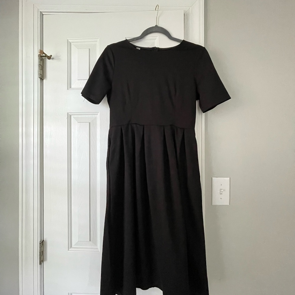 Elegant Black Short Sleeve Dress